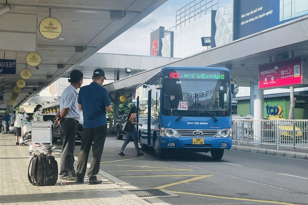 How to Get from Ho Chi Minh Airport to District 1